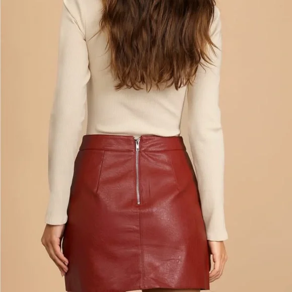 SOLD 🚫🚫🚫 Lulus skirt - Picture 3 of 3